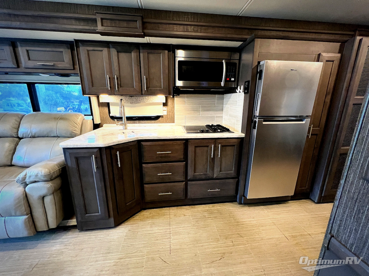 2021 Thor Challenger 35MQ Photo 12