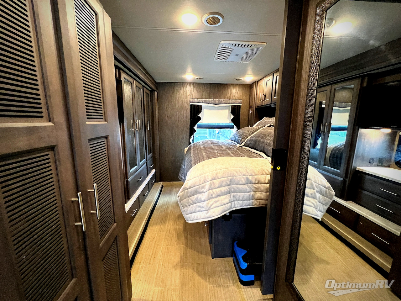 2021 Thor Challenger 35MQ Photo 18