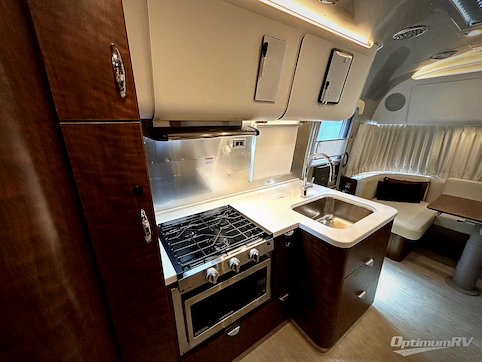 2025 Airstream Flying Cloud 25FB Twin RV Photo 4
