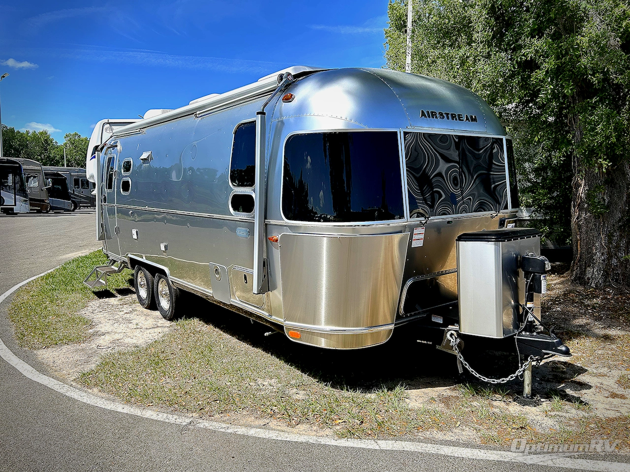 2025 Airstream Flying Cloud 25FB Twin Photo 1