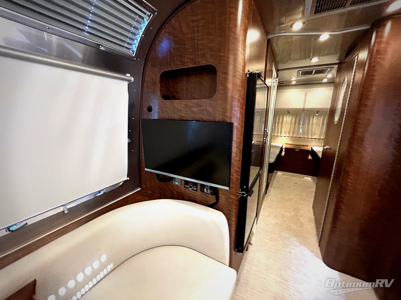2025 Airstream Flying Cloud 25FB Twin Photo 15
