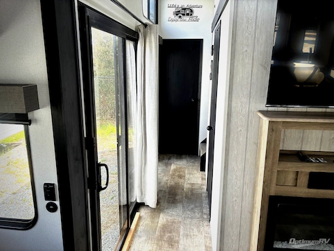 2025 Palomino Puma Destination 403LFT RV Photo 4