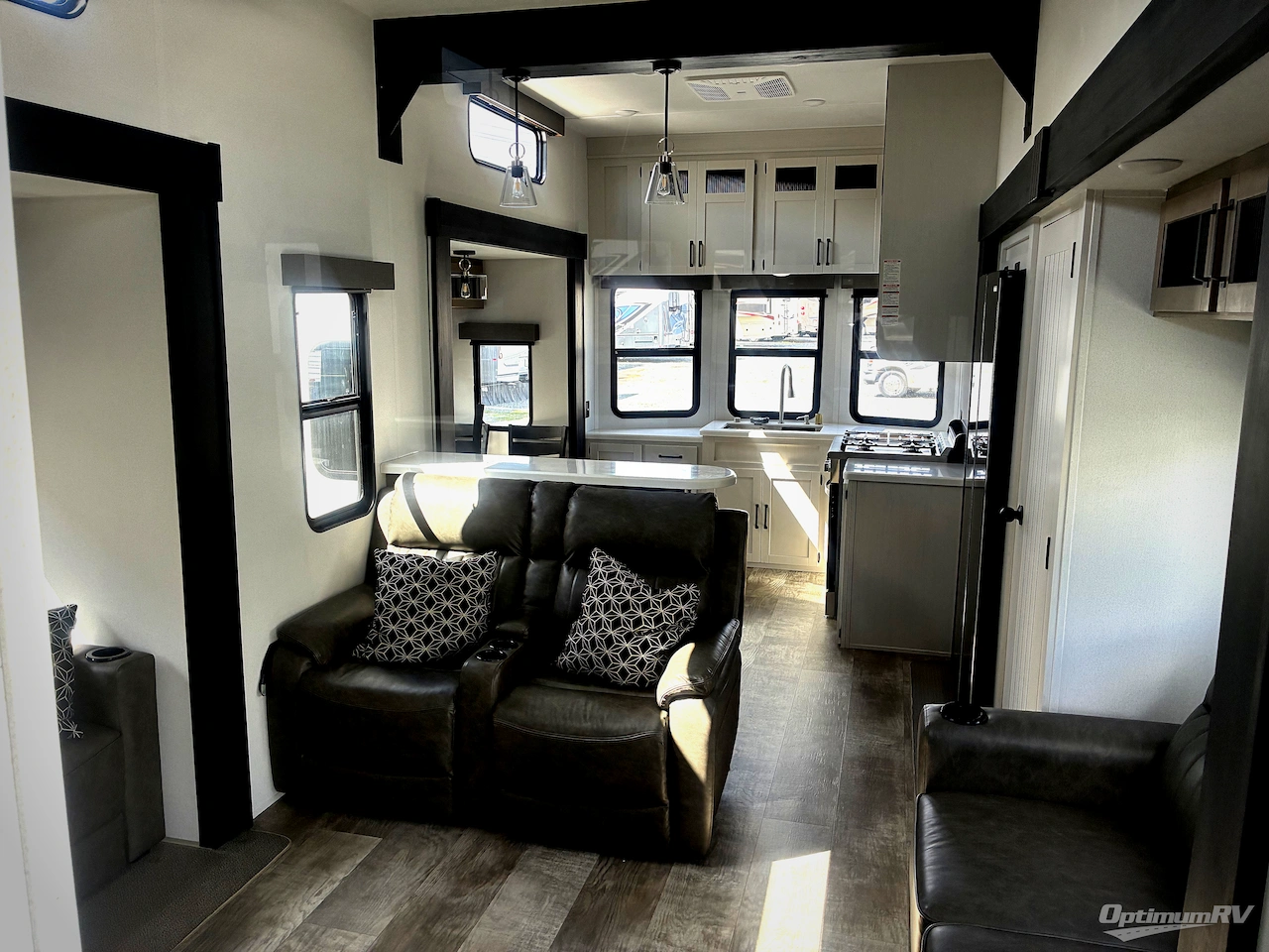 2025 Palomino Puma Destination 403LFT Photo 4