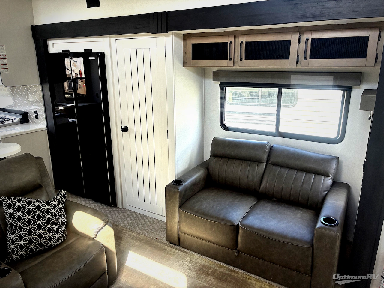 2025 Palomino Puma Destination 403LFT Photo 6