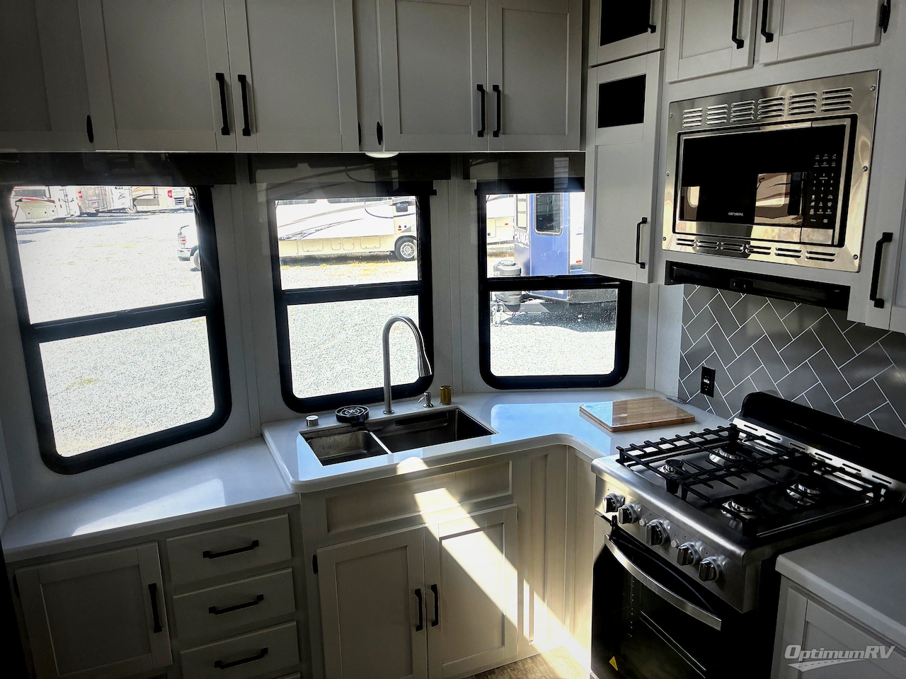 2025 Palomino Puma Destination 403LFT Photo 8