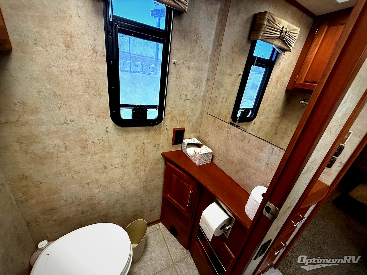 2005 Winnebago Vectra 40FD Photo 19