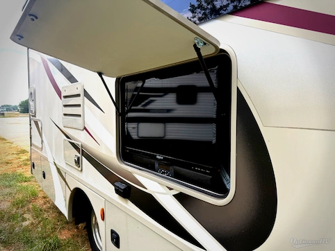 2020 Thor Siesta Sprinter 24MB RV Photo 4