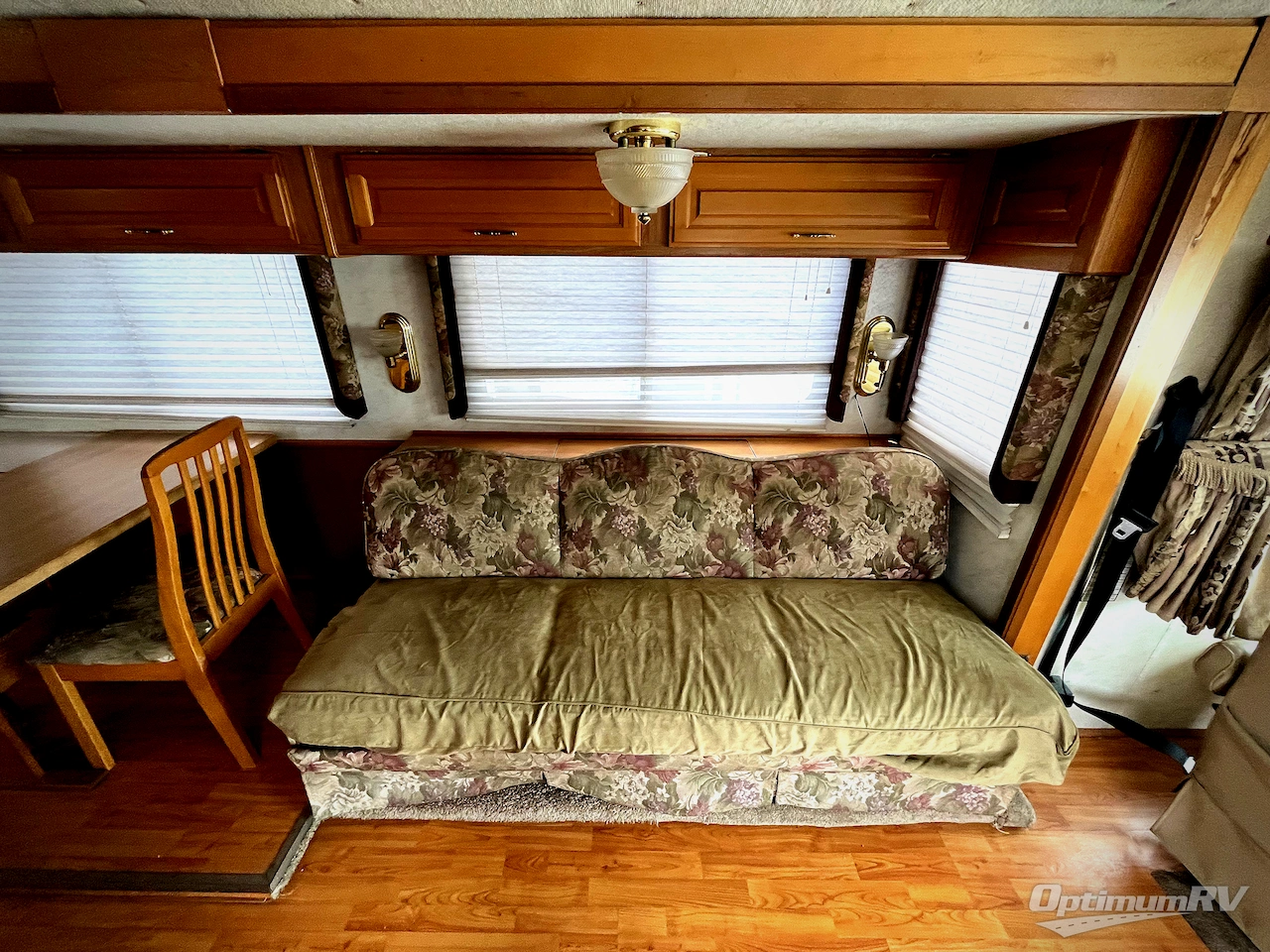 1999 Fleetwood Discovery 36T Photo 11