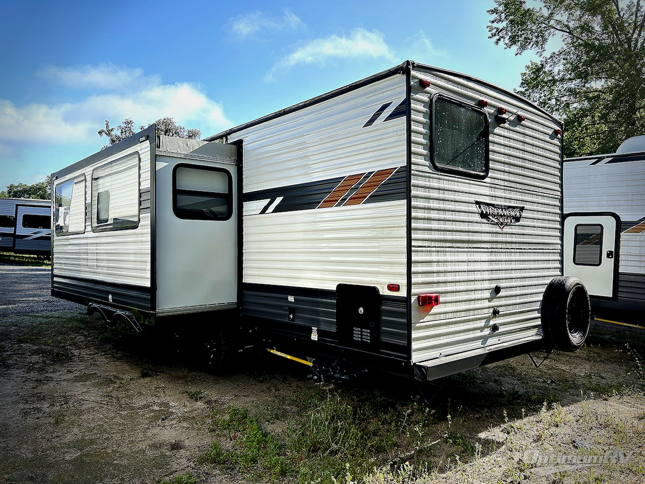2022 Forest River Wildwood X-Lite 263BHXL Photo 3