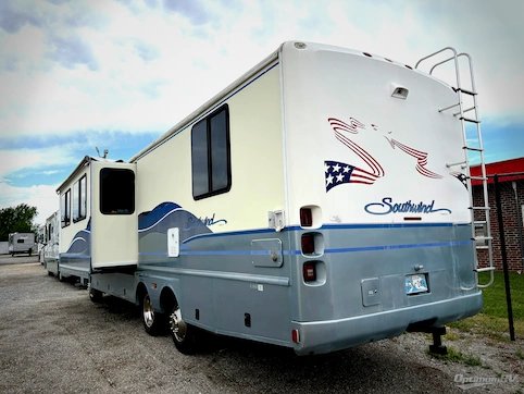 1998 Fleetwood Southwind 35S RV Photo 2