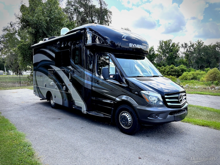 2018 Thor Synergy SD24 RV Photo 1