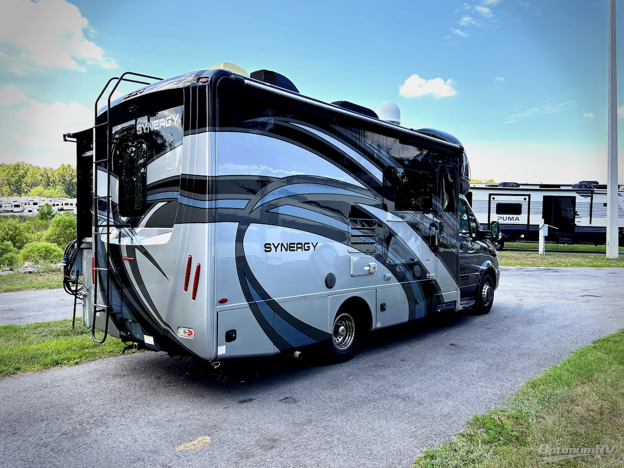 2018 Thor Synergy SD24 Photo 2