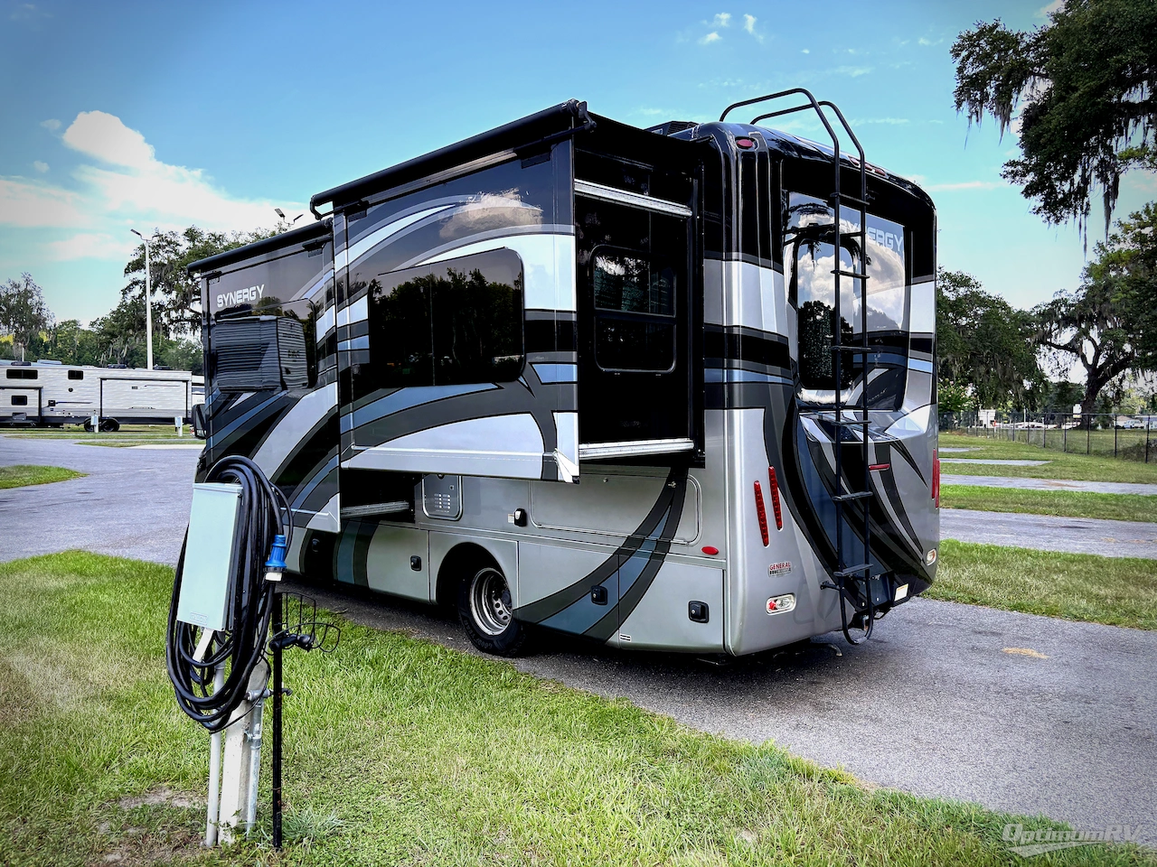 2018 Thor Synergy SD24 Photo 3