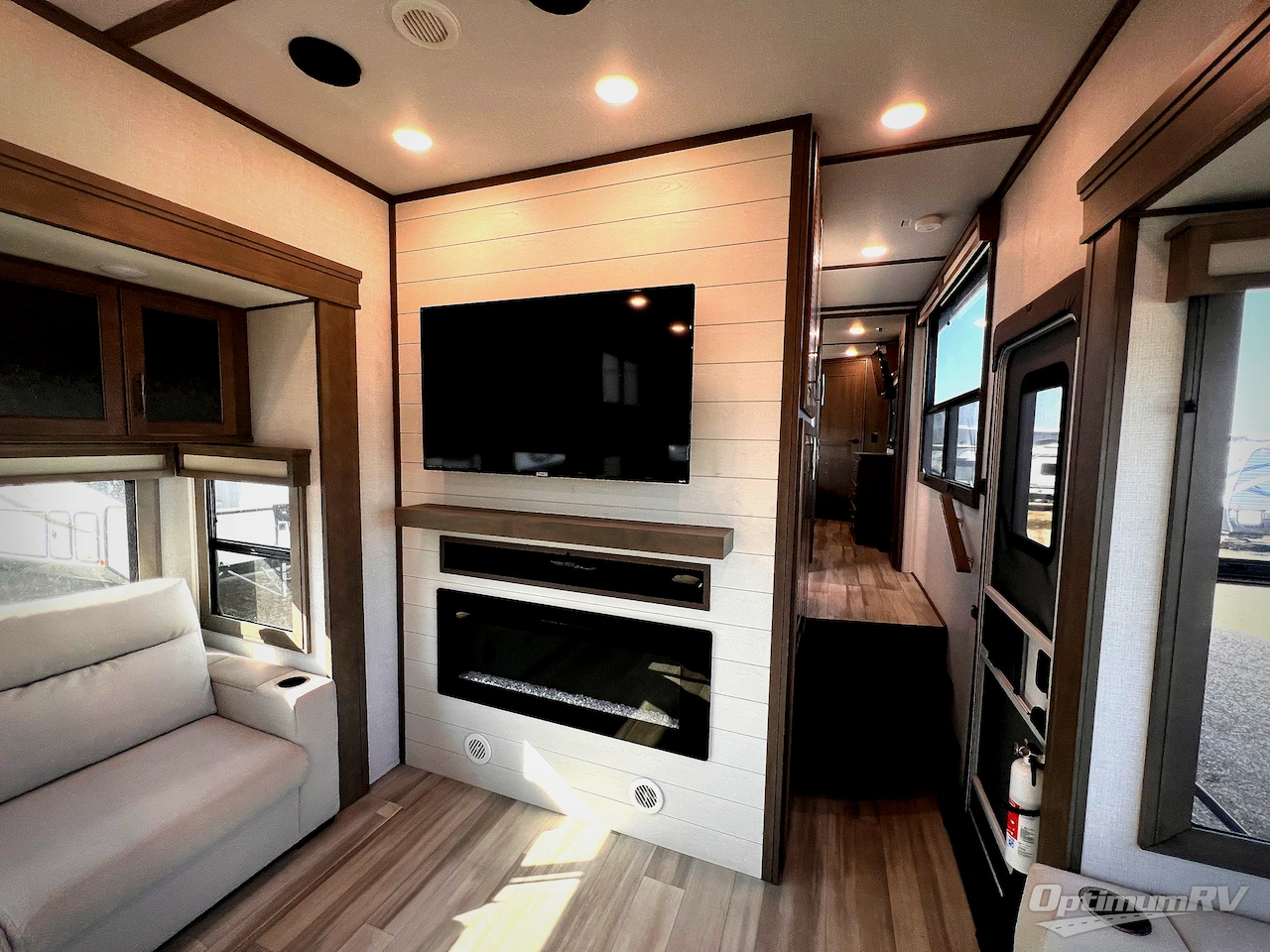 2023 Grand Design Solitude 390RK Photo 14