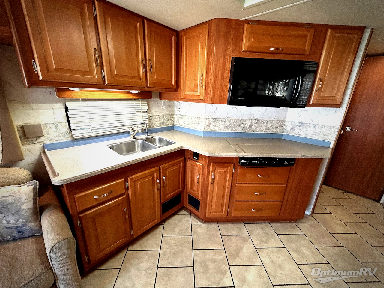 2007 National RV Tropical T330 Photo 6