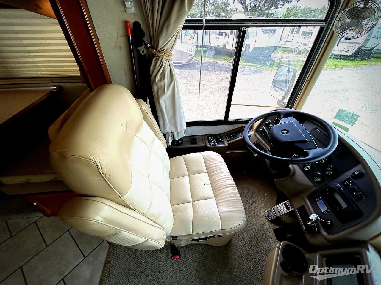 2007 National RV Tropical T330 Photo 7