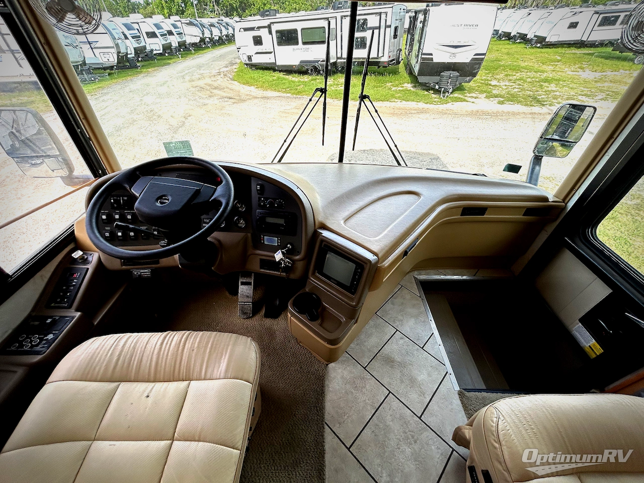 2007 National RV Tropical T330 Photo 8