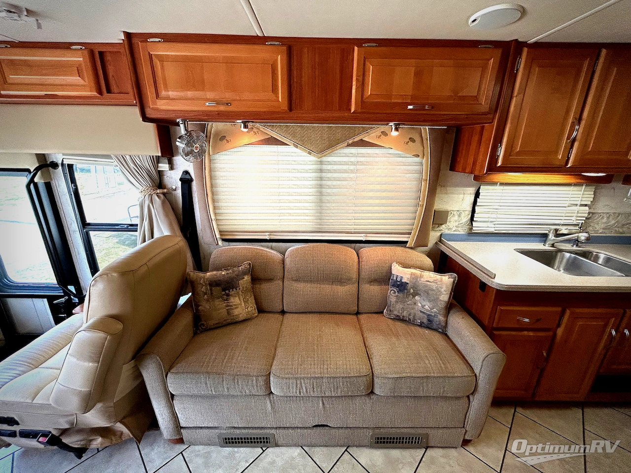 2007 National RV Tropical T330 Photo 11