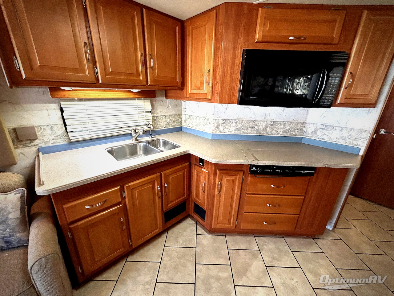 2007 National RV Tropical T330 Photo 12