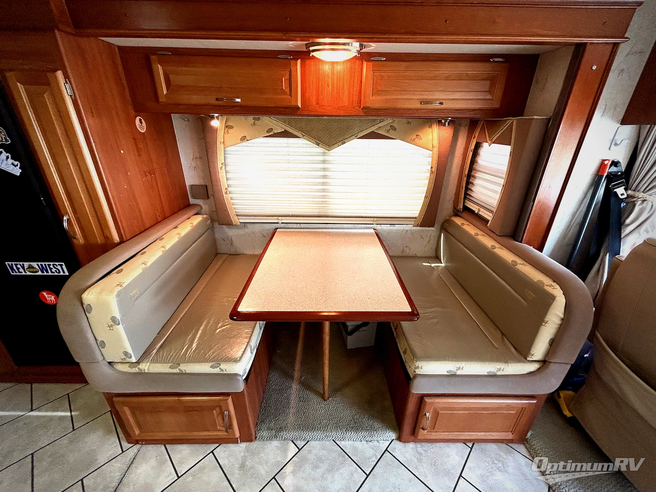 2007 National RV Tropical T330 Photo 13