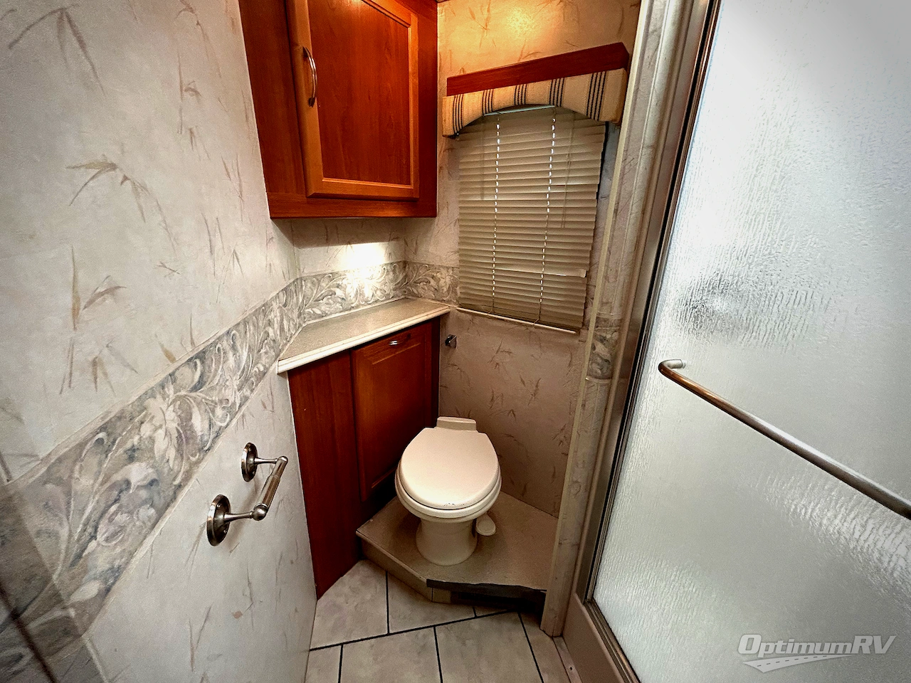 2007 National RV Tropical T330 Photo 18