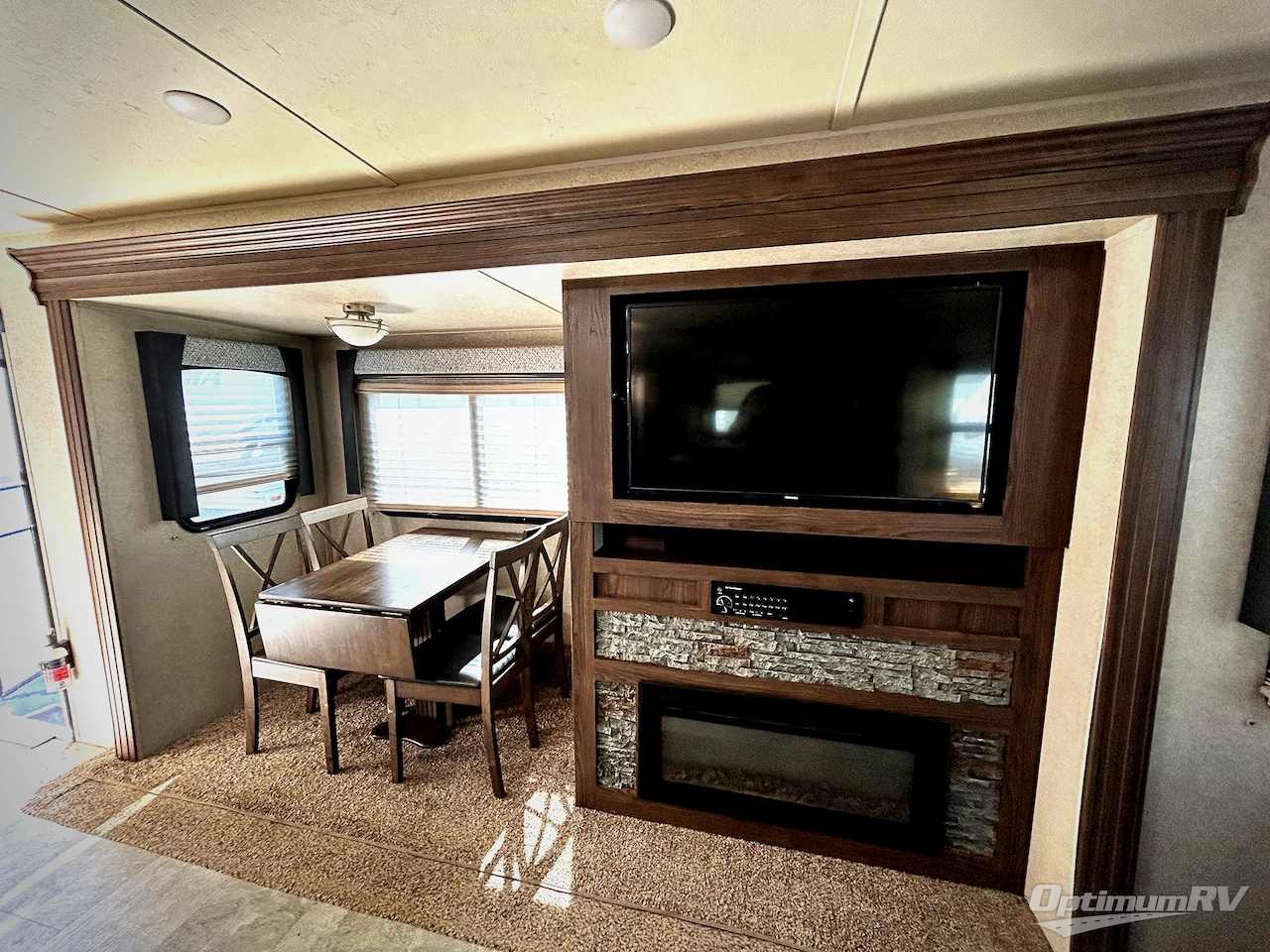 2019 Forest River Rockwood Windjammer 3029V Photo 7