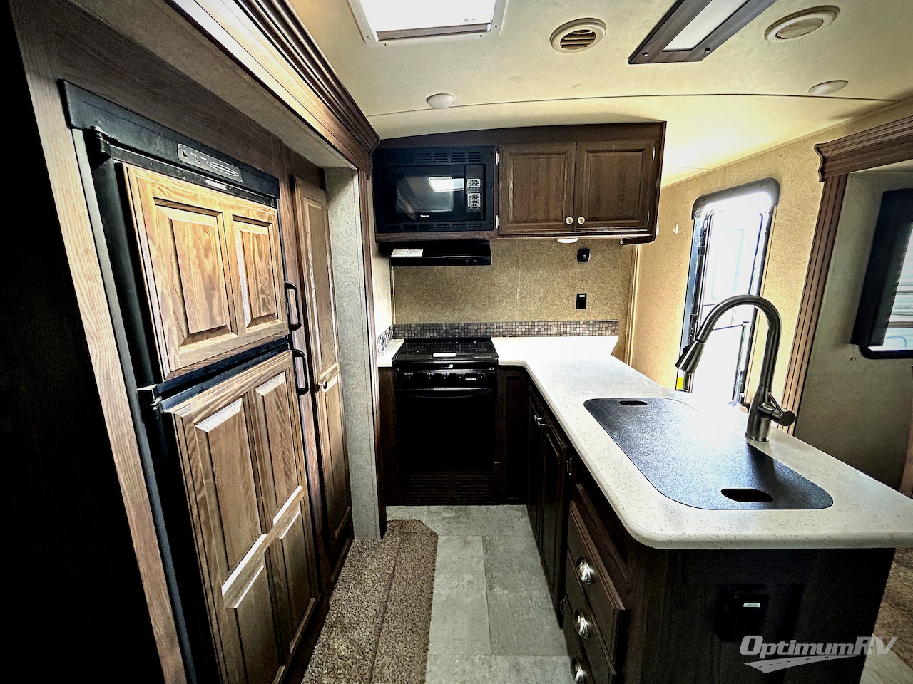 2019 Forest River Rockwood Windjammer 3029V Photo 8