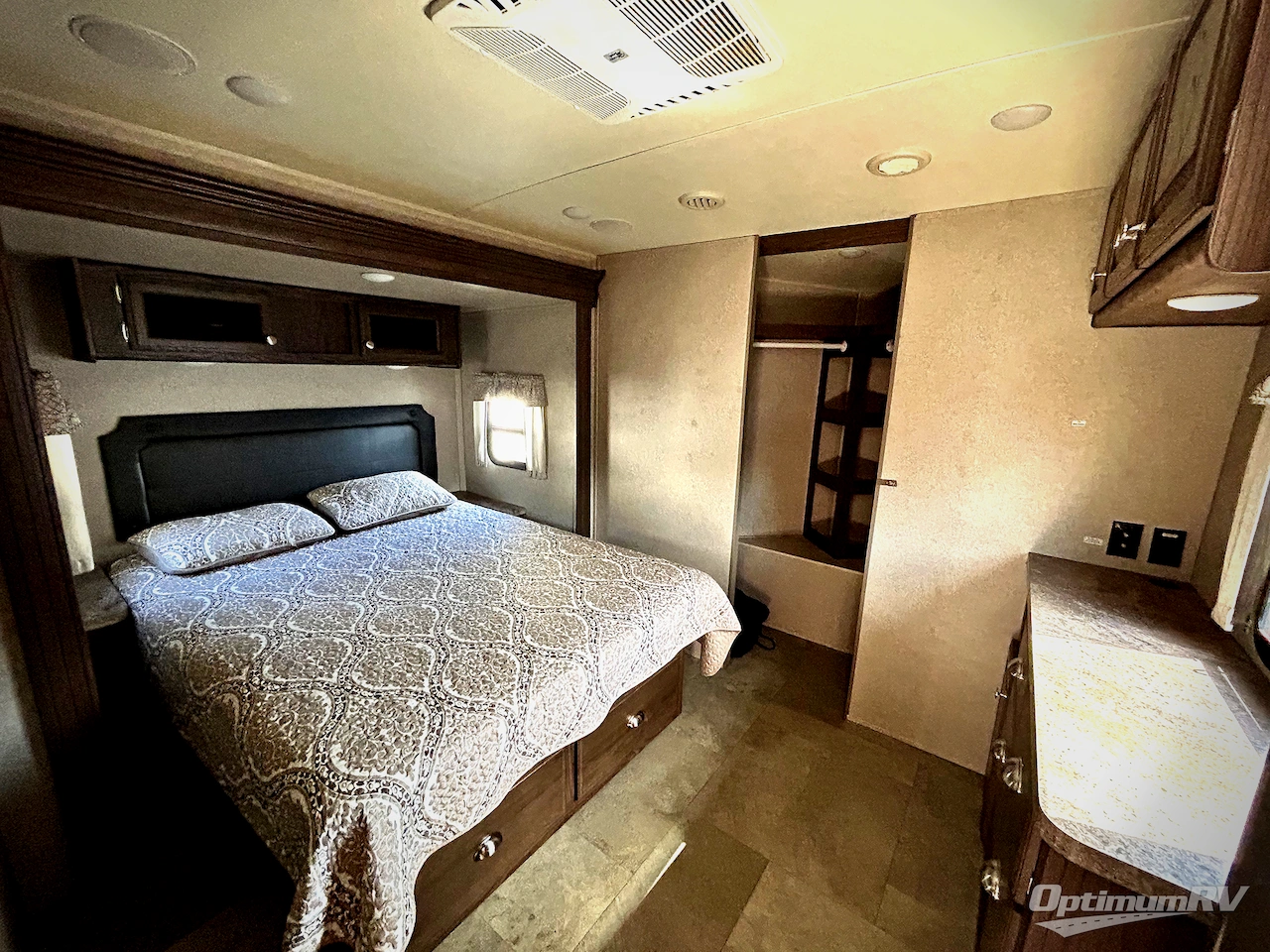 2019 Forest River Rockwood Windjammer 3029V Photo 9