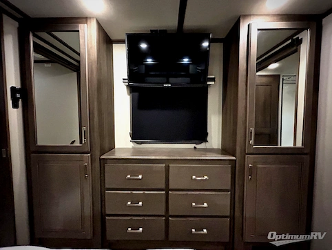 2021 Grand Design Solitude 380FL RV Photo 4