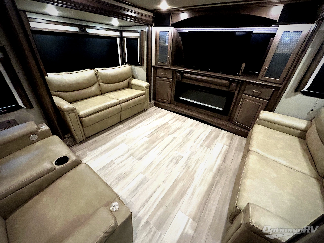 2021 Grand Design Solitude 380FL Photo 6