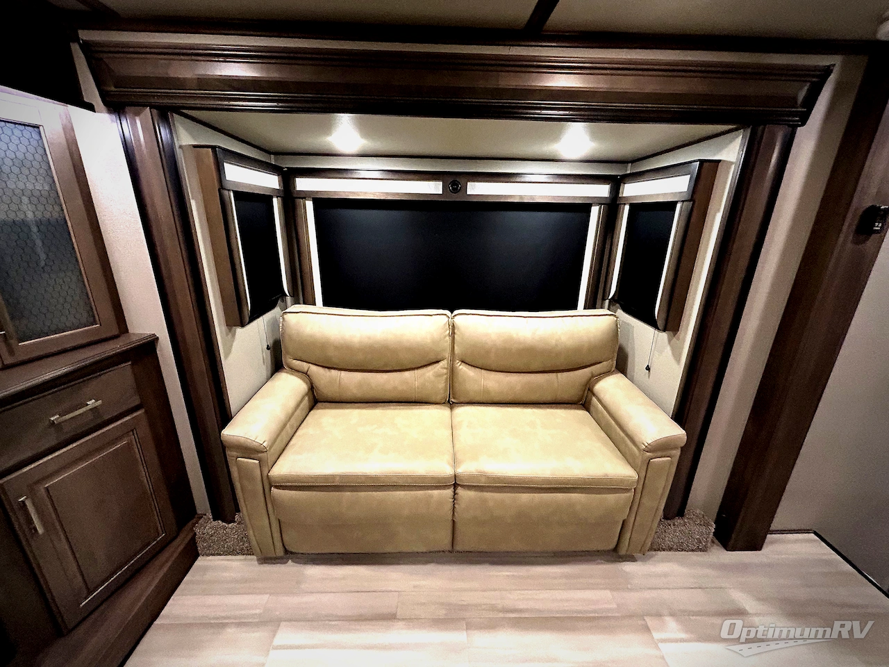 2021 Grand Design Solitude 380FL Photo 7