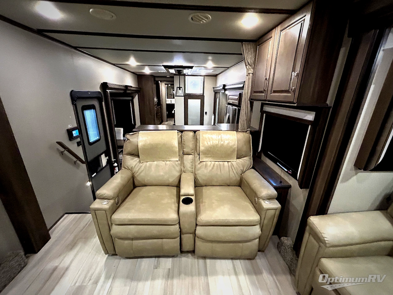 2021 Grand Design Solitude 380FL Photo 10