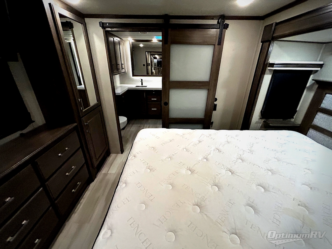 2021 Grand Design Solitude 380FL Photo 17