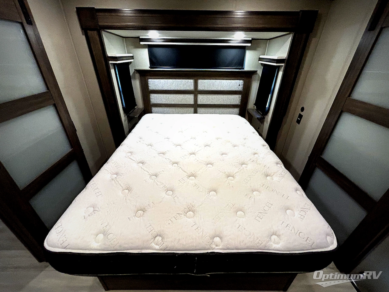 2021 Grand Design Solitude 380FL Photo 18