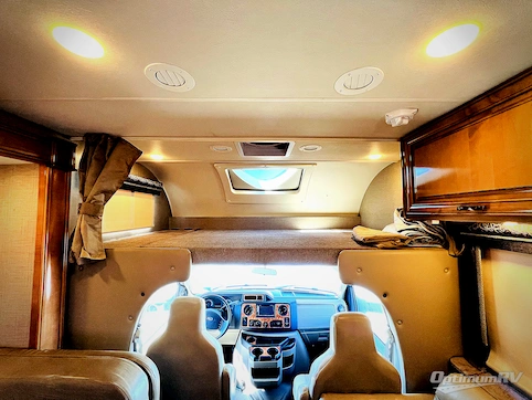 2018 Thor Quantum RW28 RV Photo 2