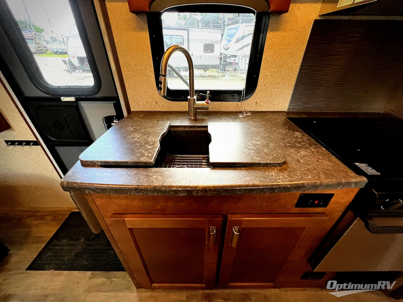 2020 Lance Lance Travel Trailers 1985 Photo 12