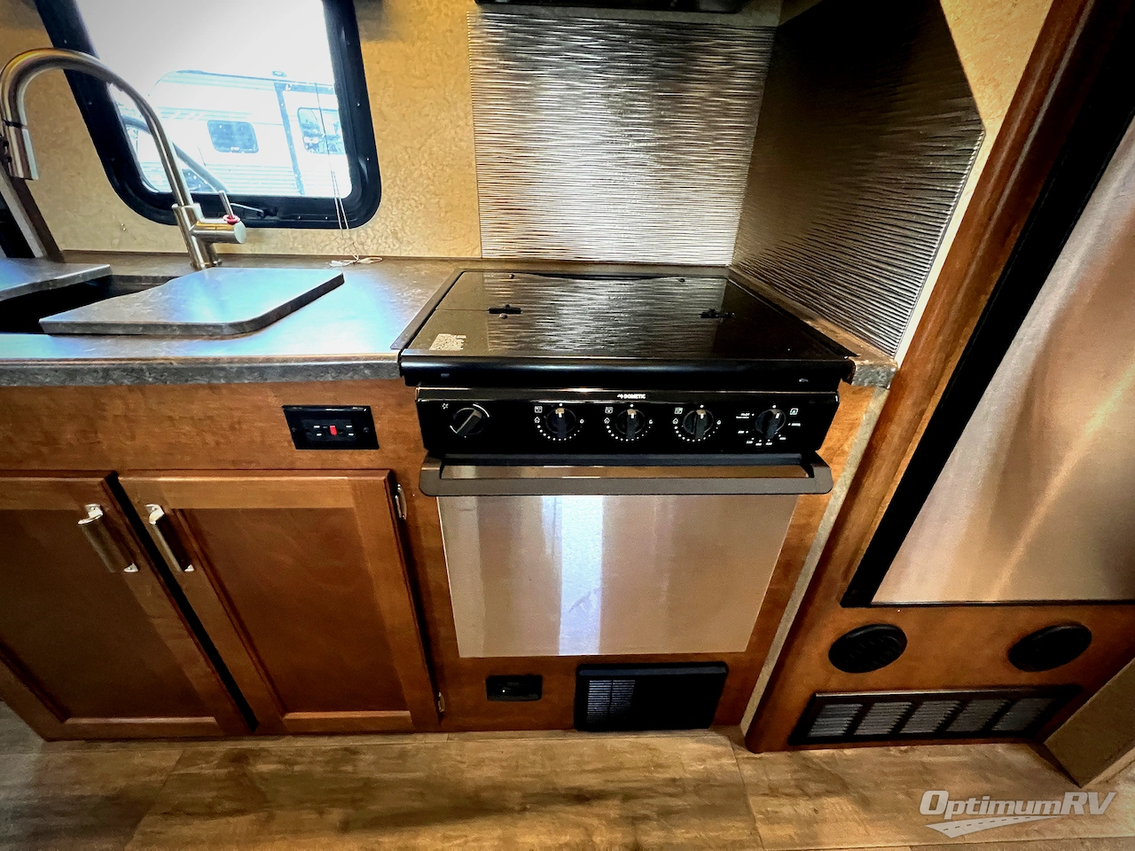 2020 Lance Lance Travel Trailers 1985 Photo 13