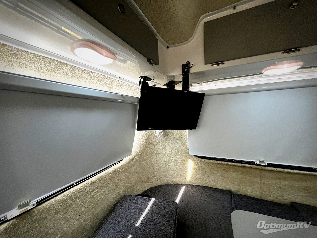 2023 Holiday House RV Deluxe 17 Photo 6