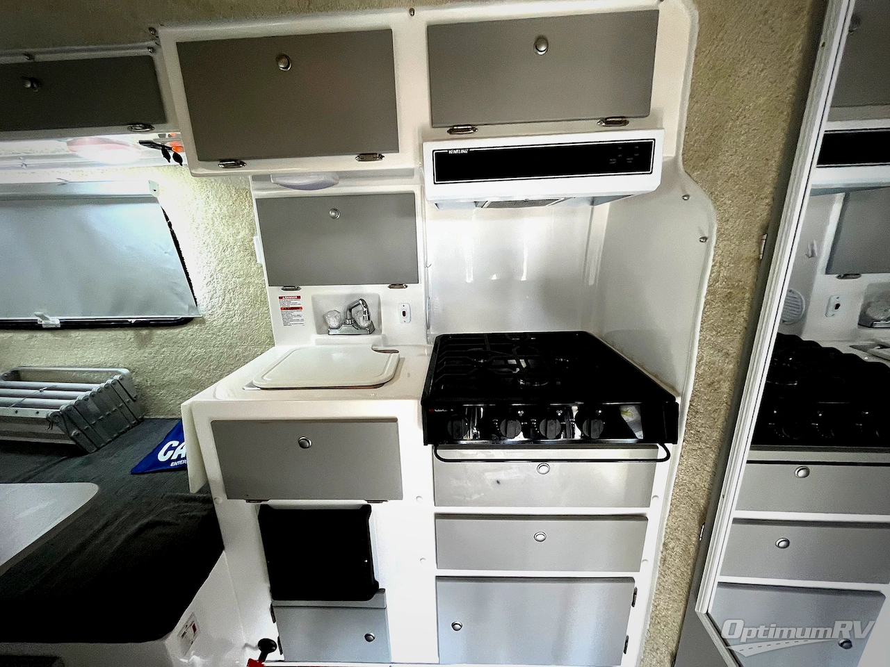 2023 Holiday House RV Deluxe 17 Photo 8