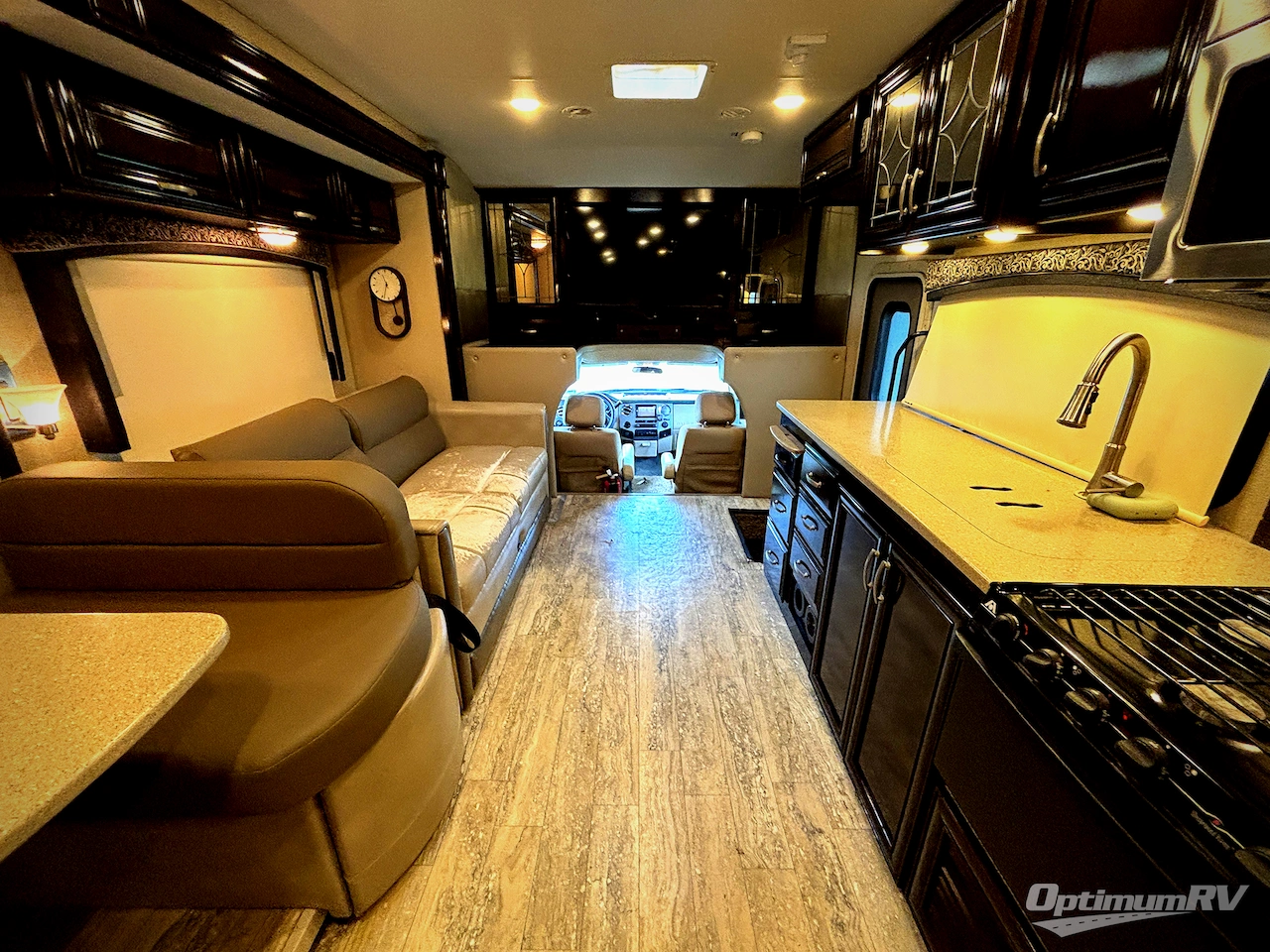 2017 Thor Chateau Super C 35SK Photo 5