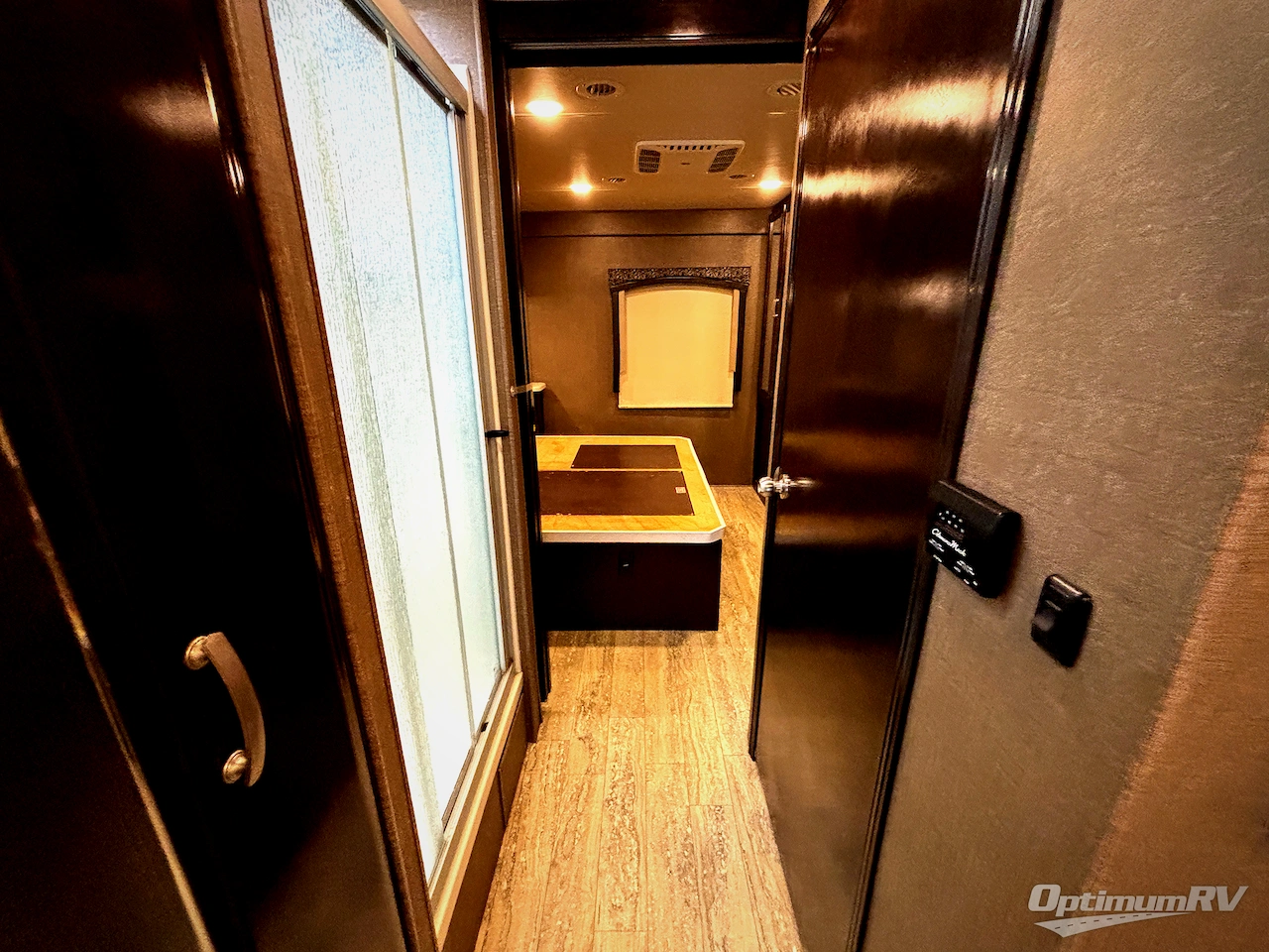 2017 Thor Chateau Super C 35SK Photo 14