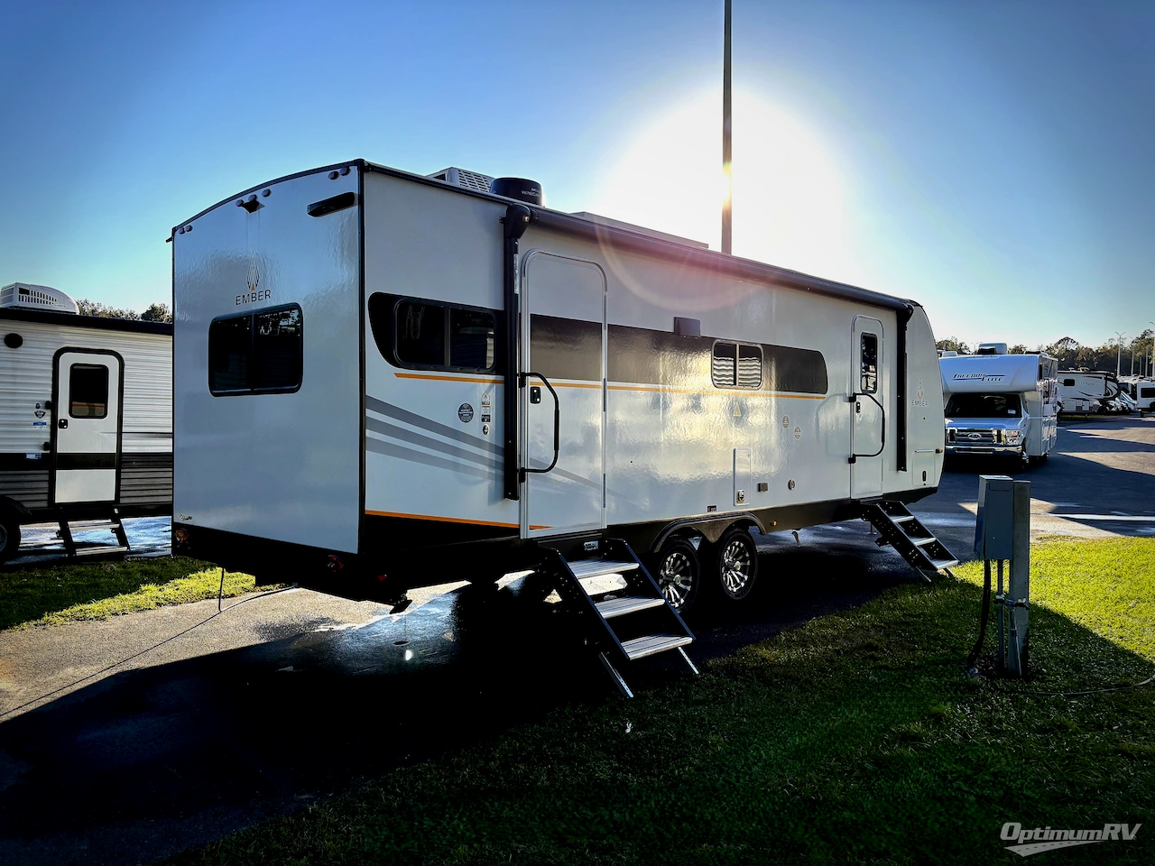 2025 Ember E-Series 25RUD Photo 2