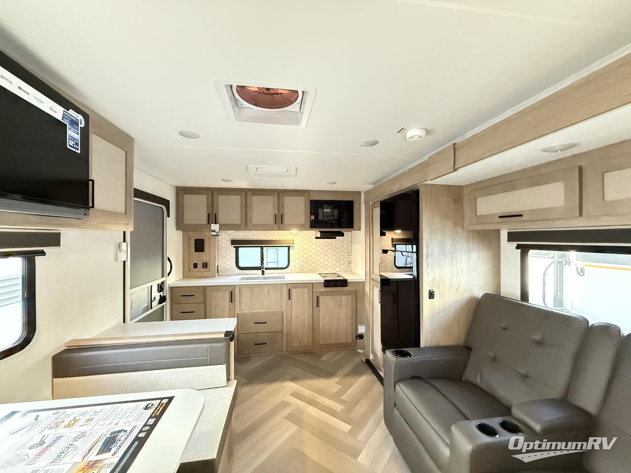 2025 Ember E-Series 24RLD Photo 12