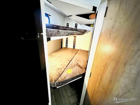 2025 Ember E-Series 19ETS RV Photo 4