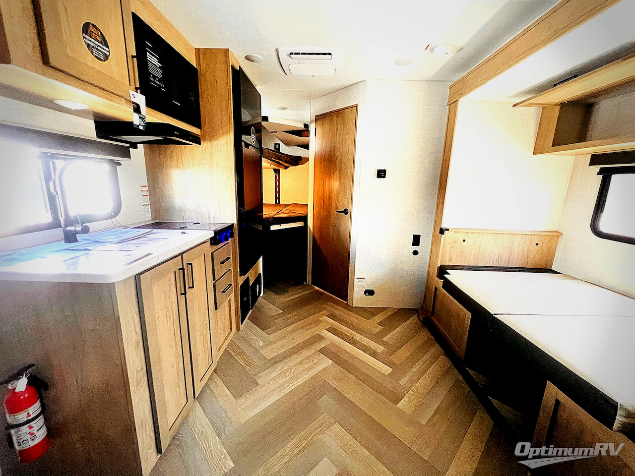 2025 Ember E-Series 19ETS Photo 4