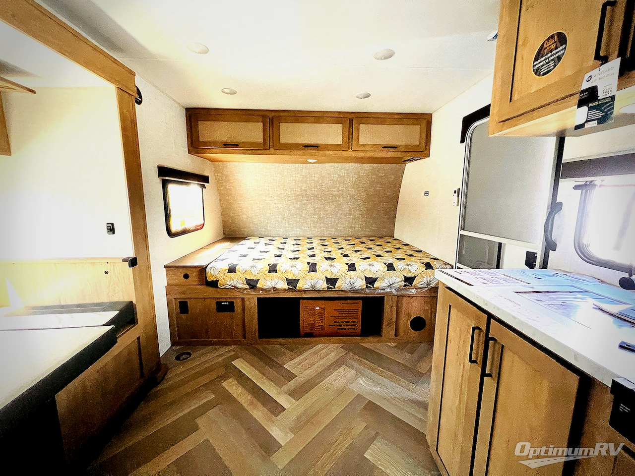 2025 Ember E-Series 19ETS Photo 5