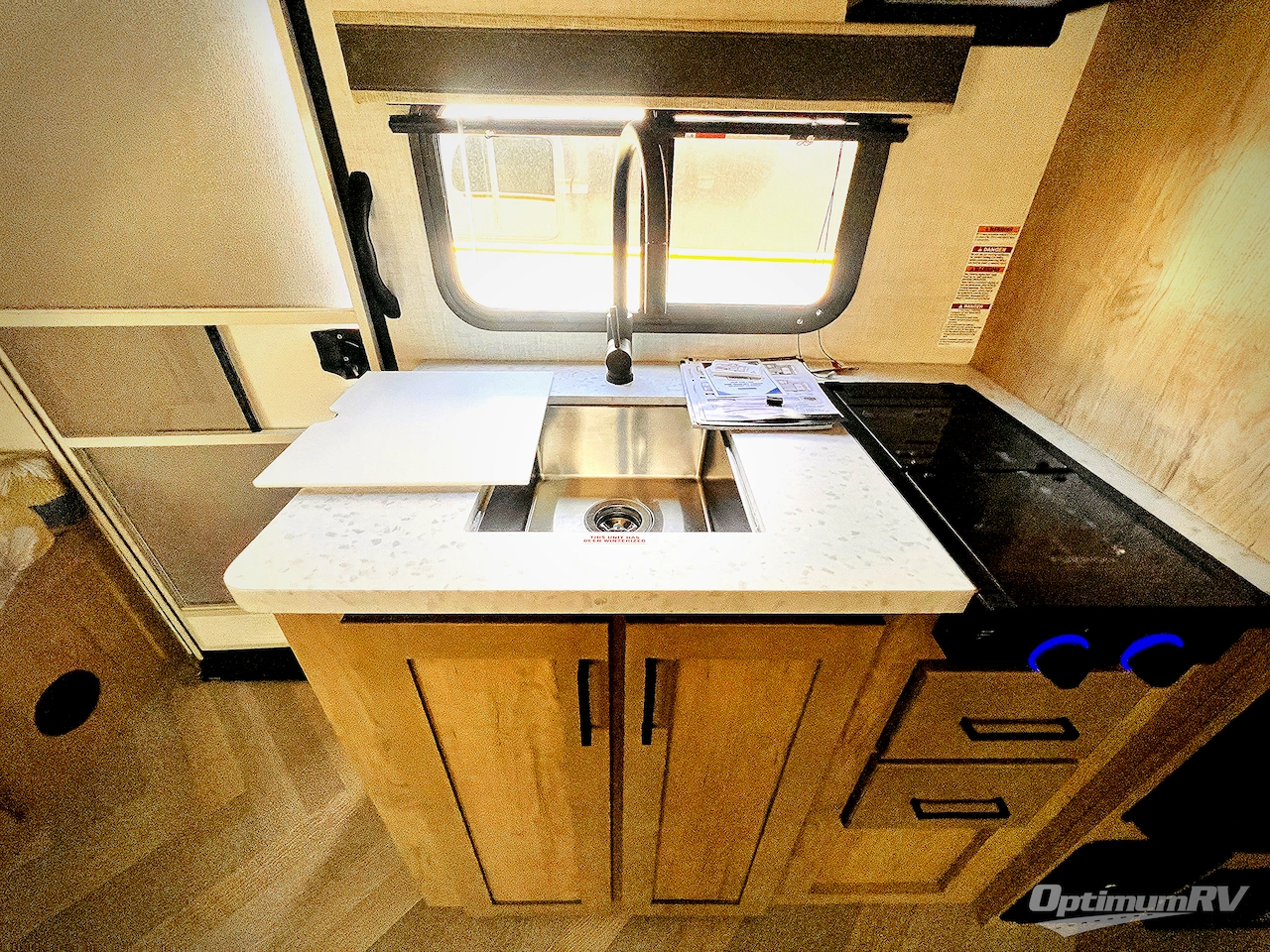 2025 Ember E-Series 19ETS Photo 8