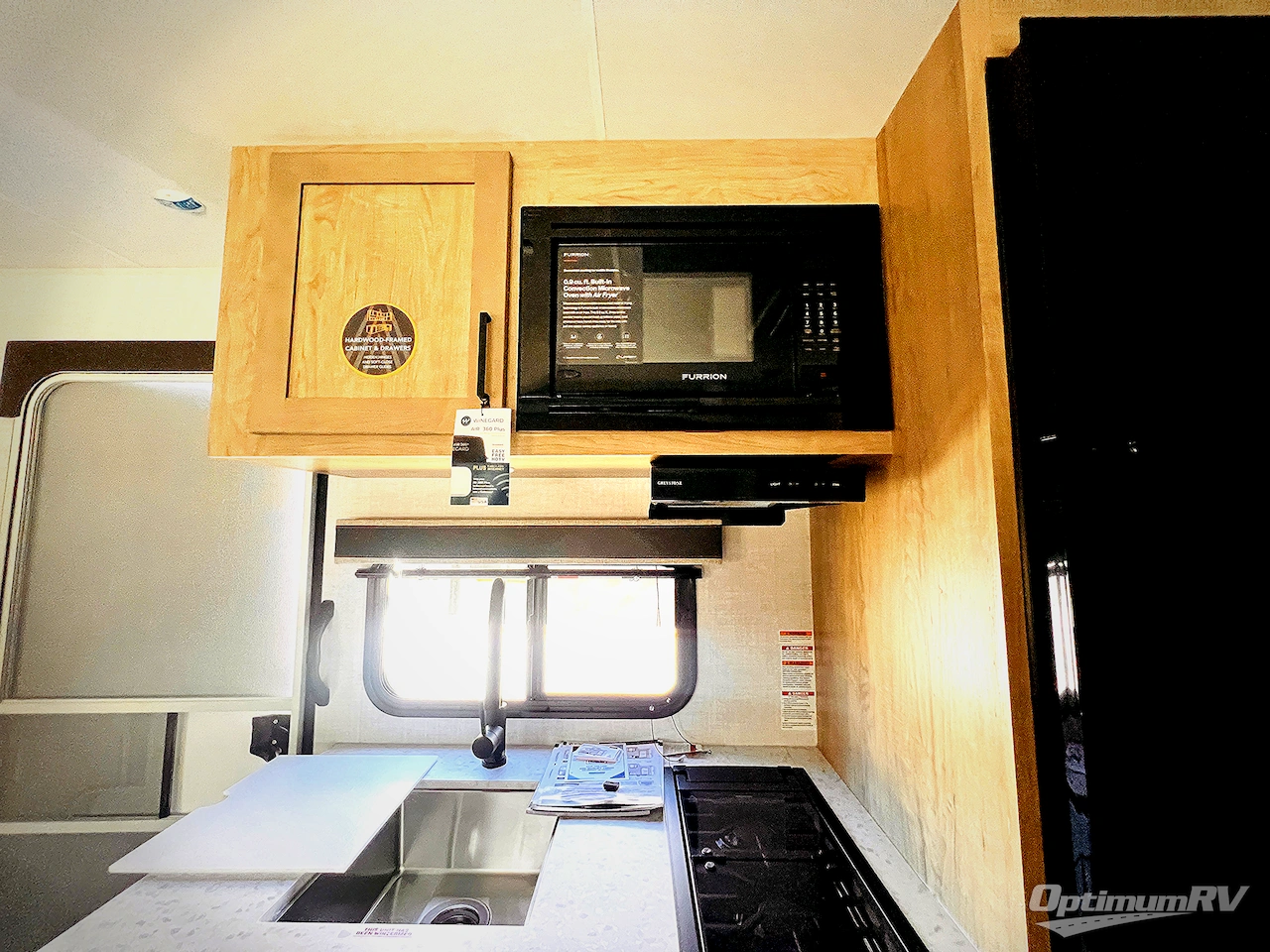 2025 Ember E-Series 19ETS Photo 9