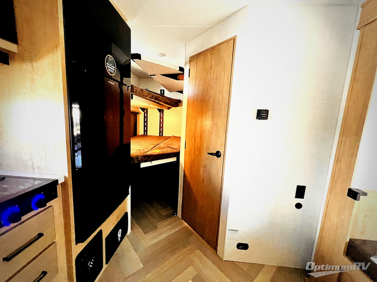 2025 Ember E-Series 19ETS Photo 12