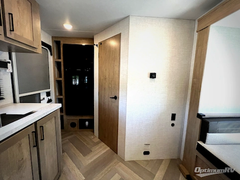 2025 Ember E-Series 18FBE RV Photo 4